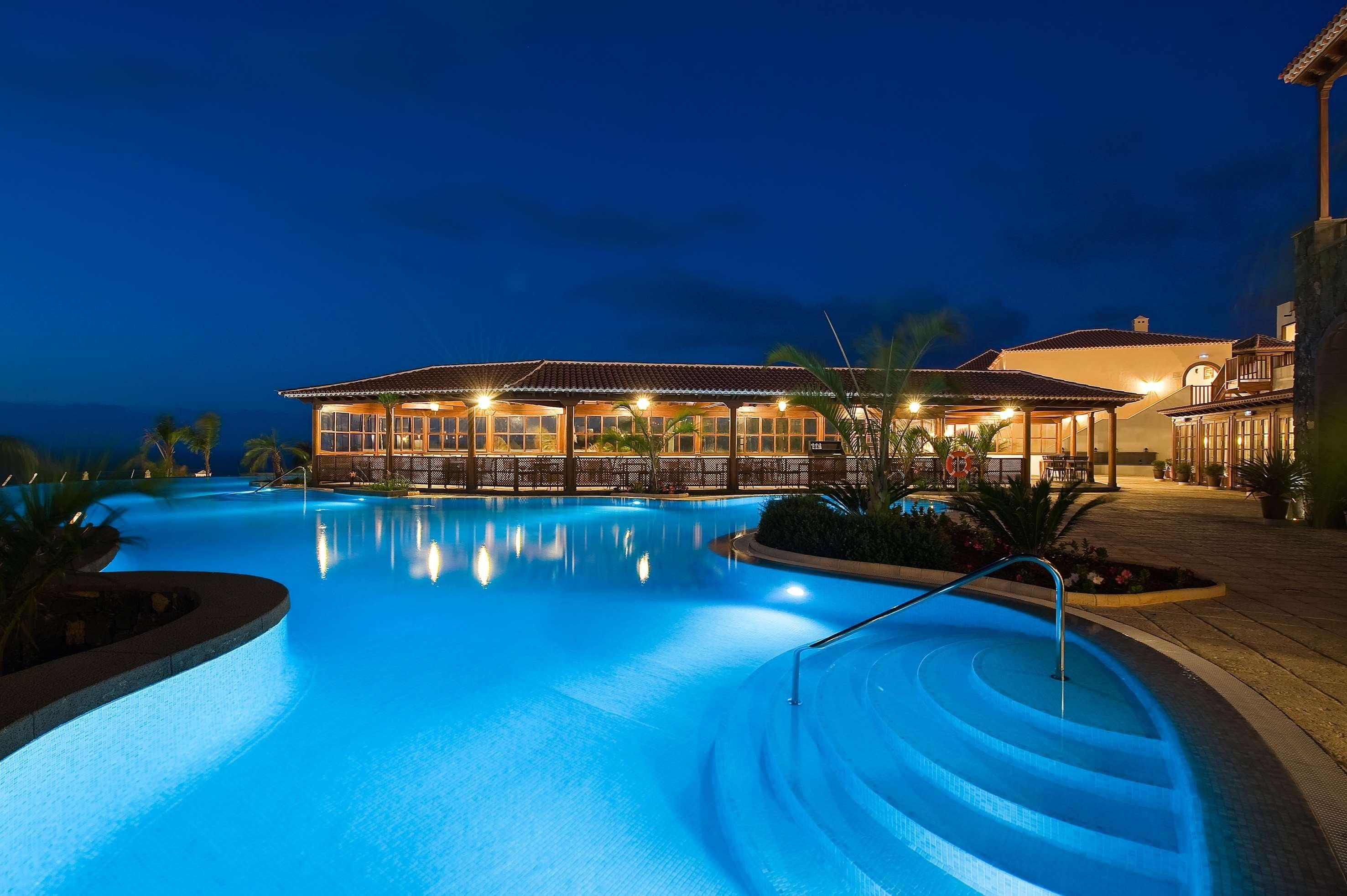 Hotel Hacienda Del Conde Melia Collection Golf & Spa - Adults Only Буенавіста-дель-Норте Екстер'єр фото The resort at night